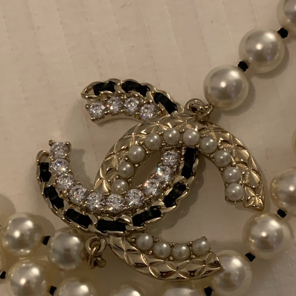 Collectible authentic Pearls long  authentic  Chanel  Necklace, brand new! - Picture 16 of 17